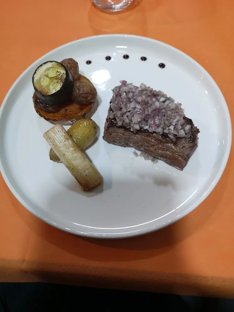 Pièce de Bœuf Pommes Grenailles Et Ses Légumes de Saison